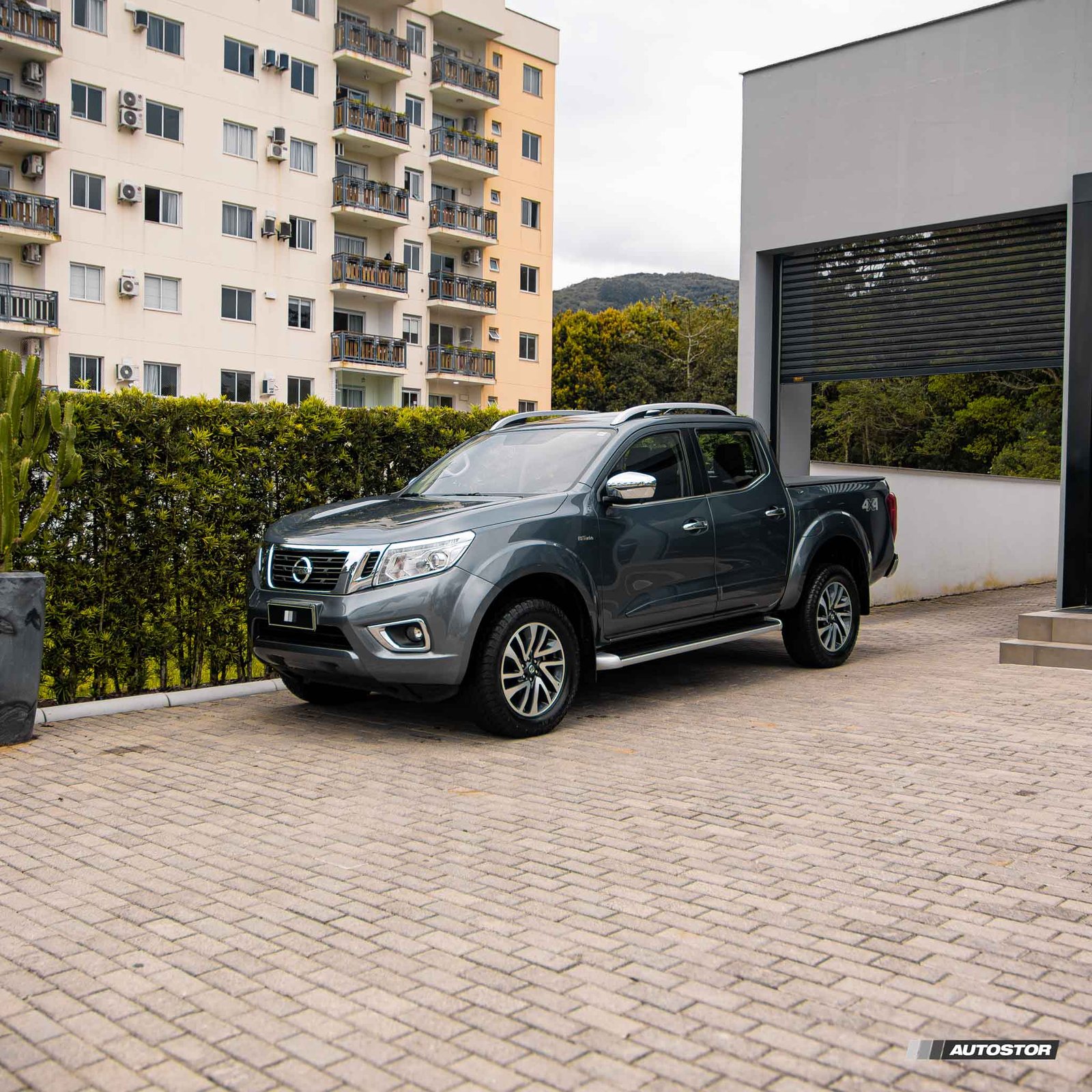 NISSAN FRONTIER LE